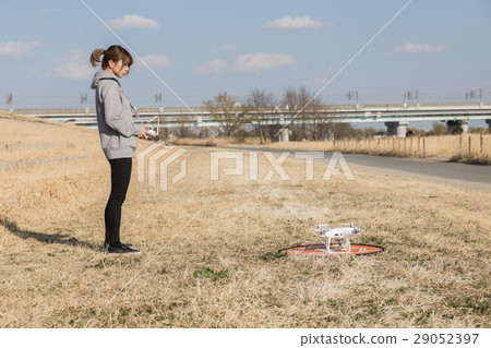 女人轉向無人機 29052397