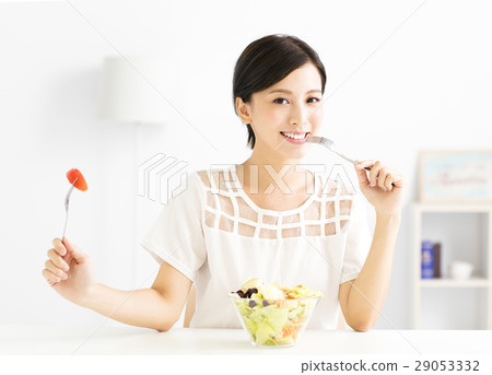 beautiful  young woman eating healthy food 29053332