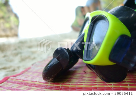 Green Snorkel and Diving mask on Mat at the sea. 29056411
