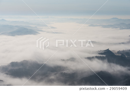 2017年3月拍攝的Kujyutani清晨景觀（千葉縣Kano山的Kimitsu市） 29059409