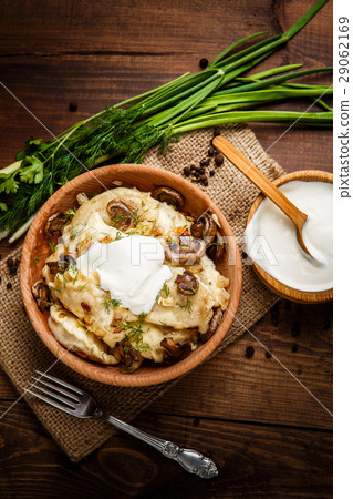 traditional ukrainian food - dumplings varenik 29062169