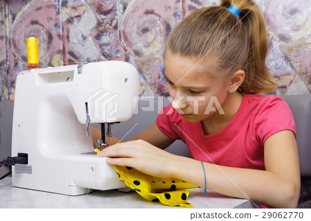 Girl learns to sew 29062770
