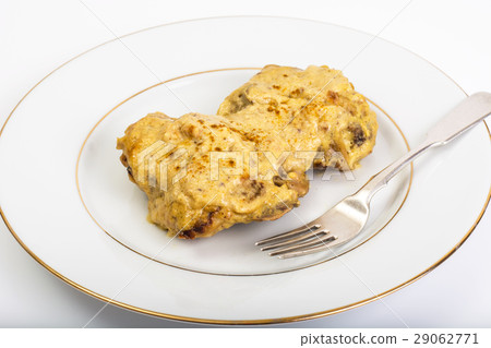 Chicken in curry sauce on white background Chicken in curry sauce on white background 29062771