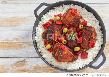 rice with grilled chicken thighs 29063387