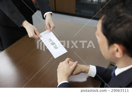OL that hands out retirement notification 29063511