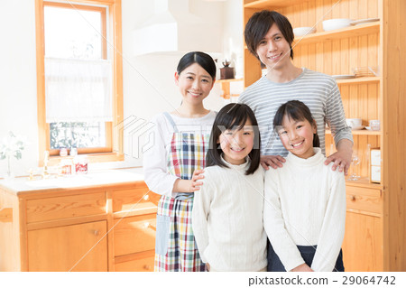 A family to relax in the kitchen A family to relax in the kitchen 29064742