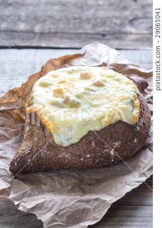 Cheesy stuffed bread 29065041