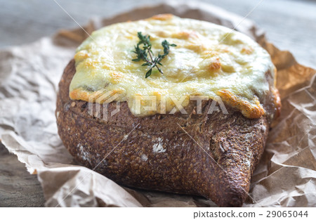 Cheesy stuffed bread 29065044