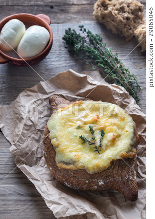 Cheesy stuffed bread 29065046