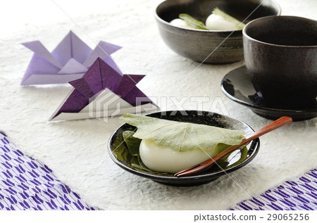 Kashiwa mochi and folding paper helmet and white background 29065256