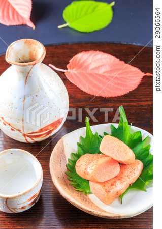 Japanese sake and spicy mentaiko 29066564
