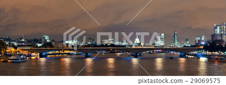 London cityscape 29069575