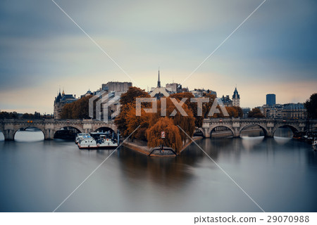 Paris 29070988
