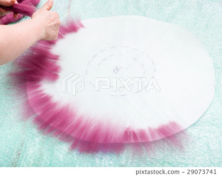 hatter spreads wool fibers on layout 29073741