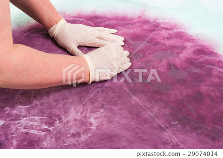 milliner soaps the fibers on layout through net 29074014