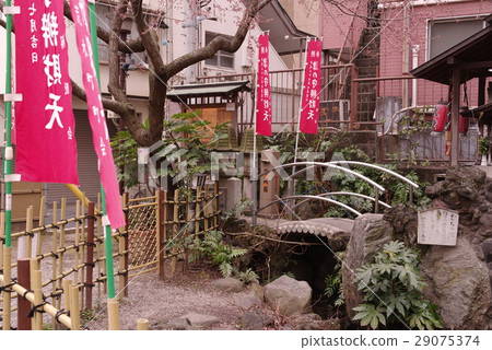 Shinjuku Araki Town 29075374