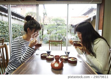 Ladies travel 29079611