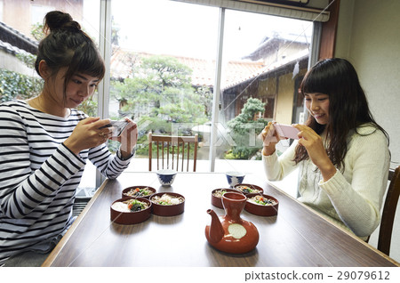 Ladies travel 29079612