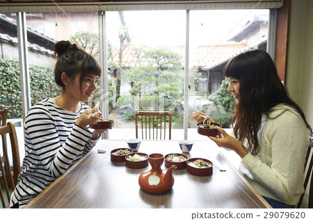 Ladies travel 29079620