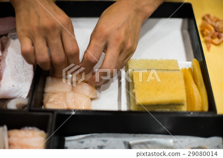 Preparation of sushi craftsman 29080014