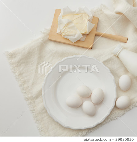 Baking ingredients and cooking utensils 29080030