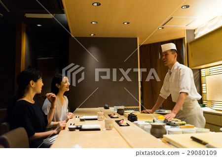 喜歡壽司的母親和女孩 29080109