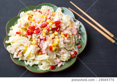 Creste di gallo pasta with vegetables 29084778