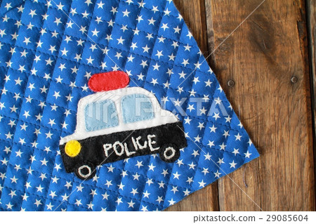 手工貼花男孩書包為入園做準備 29085604