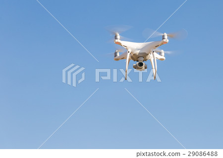 無人機在天空中飛翔 29086488