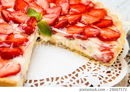 Homemade Strawberry cake 29087572