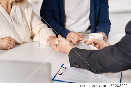 Real estate agent concluding agreement with 29088921