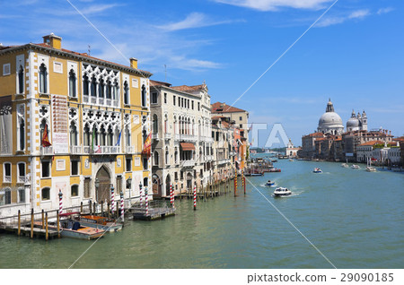 Venice scenic view on grand canal Venice scenic view on grand canal 29090185