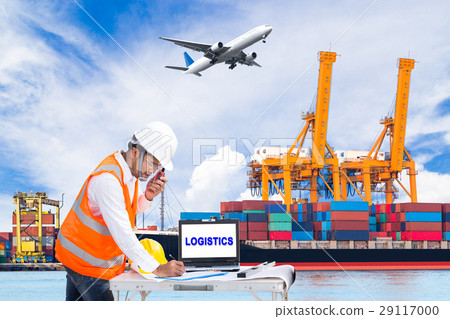 Engineer dockers talking on radio at ship port 29117000