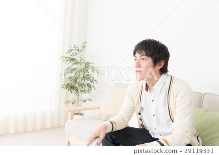 男人在看電視 男人在看電視 29119331