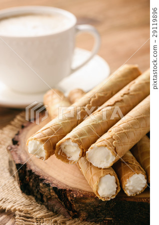 Rolled wafers with whipped cream filling. 29119896