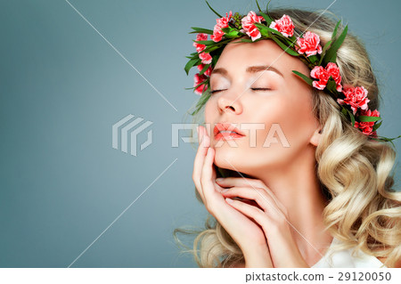 Healthy Model Woman with Natural Make up Healthy Model Woman with Natural Make up 29120050