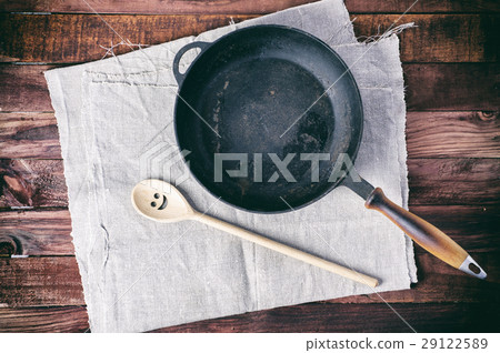 cast iron pan with a spatula  29122589