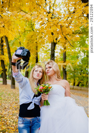 Photographer shooting a selfie with the bride 29122894