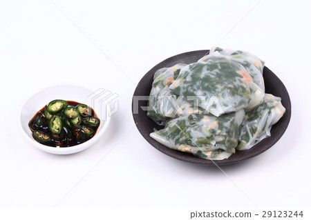 Steamed Dumpling stuffed with garlic chives 29123244