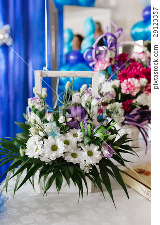 White camomiles, wedding decoration 29123357