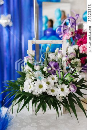 White camomiles, wedding decoration 29123358