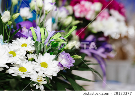 White camomiles, wedding decoration 29123377