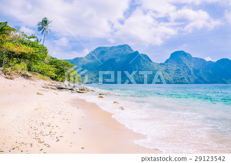 Stunning beach on Helicopter Island in the Bacuit Stunning beach on Helicopter Island in the Bacuit 29123542