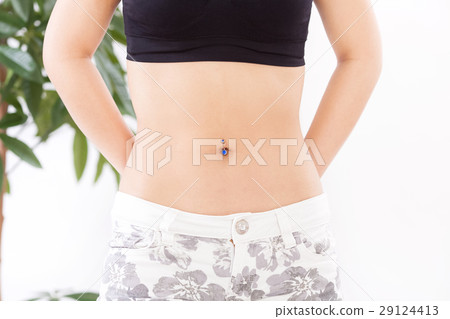 A woman who is anxious about the abdomen 29124413