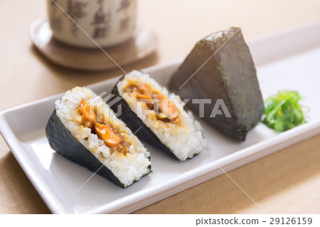 Onigiri, rice ball wrapped with seaweed Onigiri, rice ball wrapped with seaweed 29126159