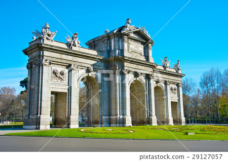 Puerta de Alcala. Madrid, Spain 29127057