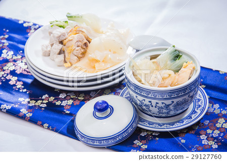 wonton broth 29127760