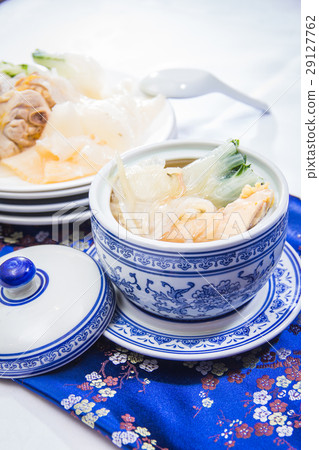 wonton broth 29127762