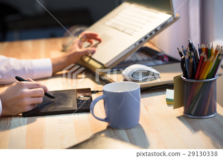 Hipster freelance man working at home 29130338