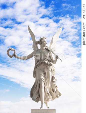 Statue of the goddes Nike, blue sky and clouds 29131035